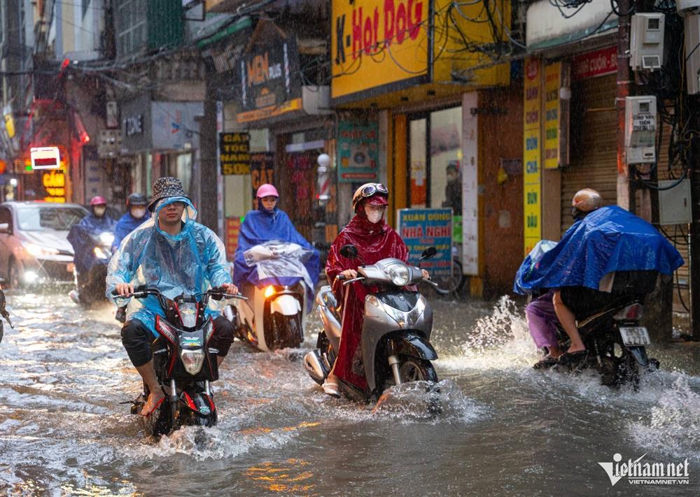 Dự báo thời tiết 23/8/2024: Bắc Bộ mưa rào và giông, chiều ngớt